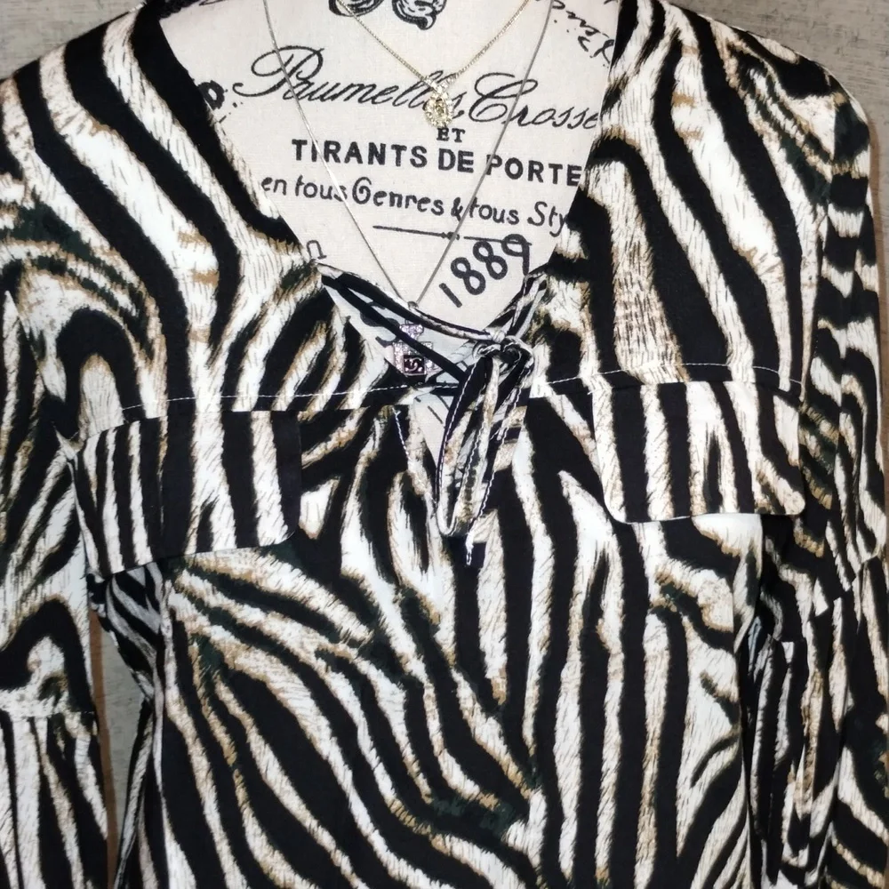 EUC Women's Fate Blouse - Picture 14 of 16